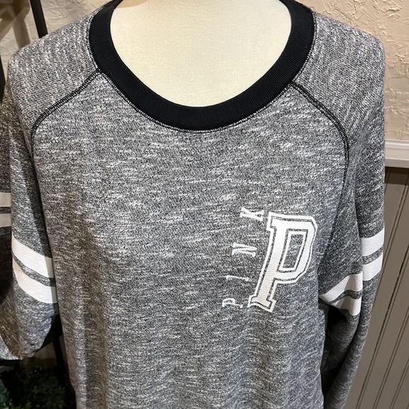 PINK VS Sweatshirt - Picture 2 of 7